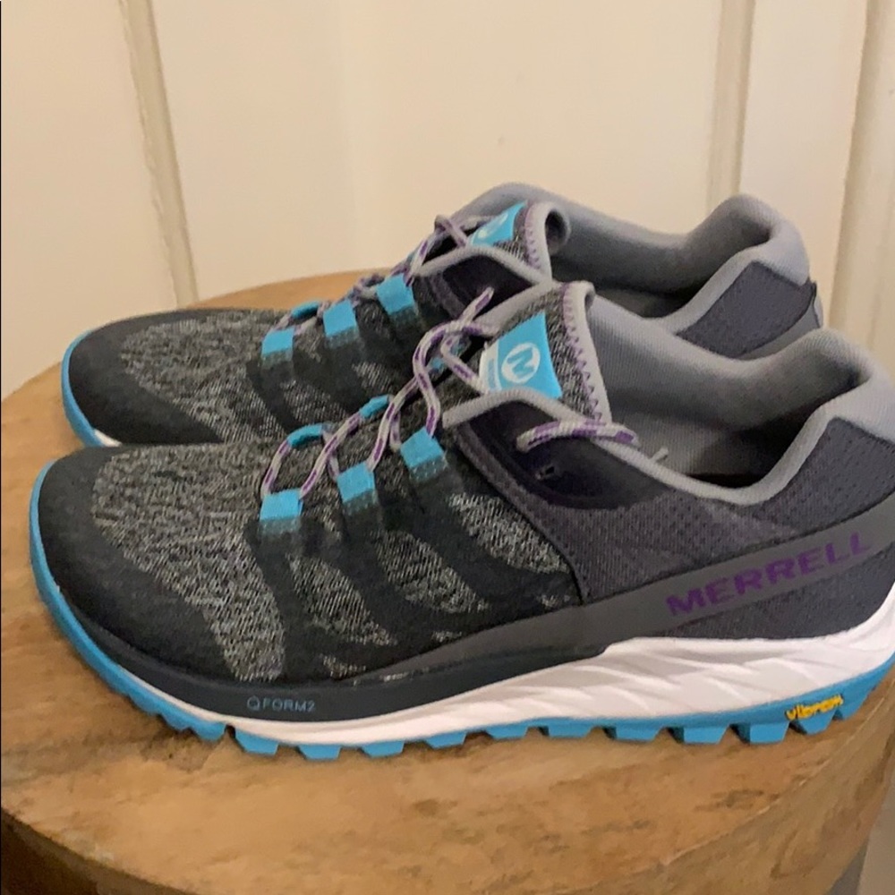 Womens Merrell’s, size 8.5